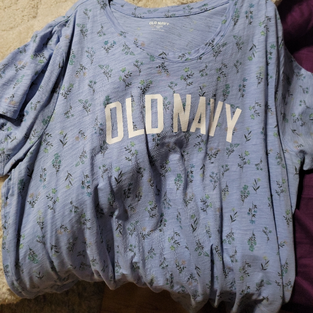 Floral old navy t-shirt